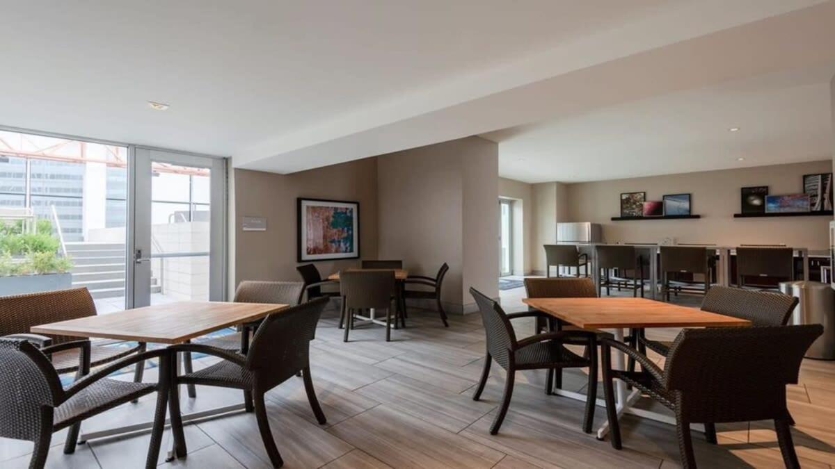 Modern 2BR 2BA with SKY POOL CozySuites Dallas Exterior foto